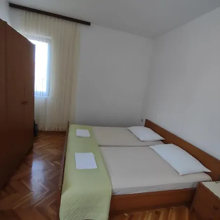 Apartmani Kulusic Apartment *