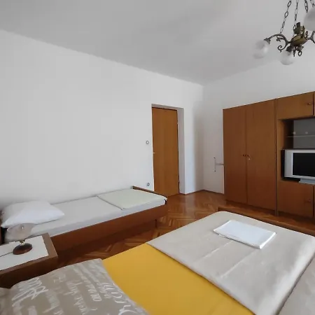 Apartmani Kulusic Apartment *