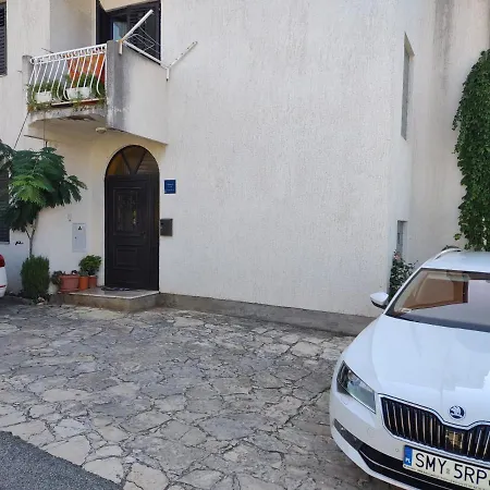 Apartmani Kulusic Apartment
