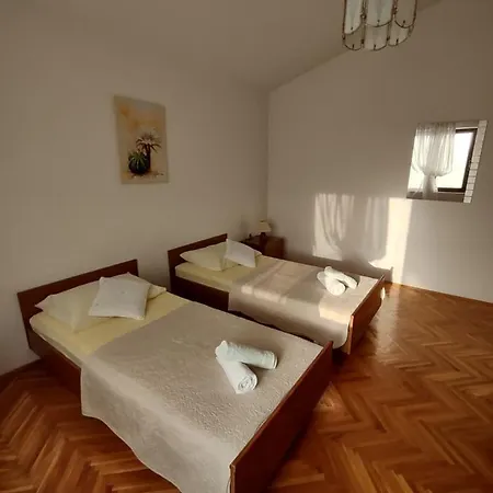 Apartment Apartmani Kulusic *
